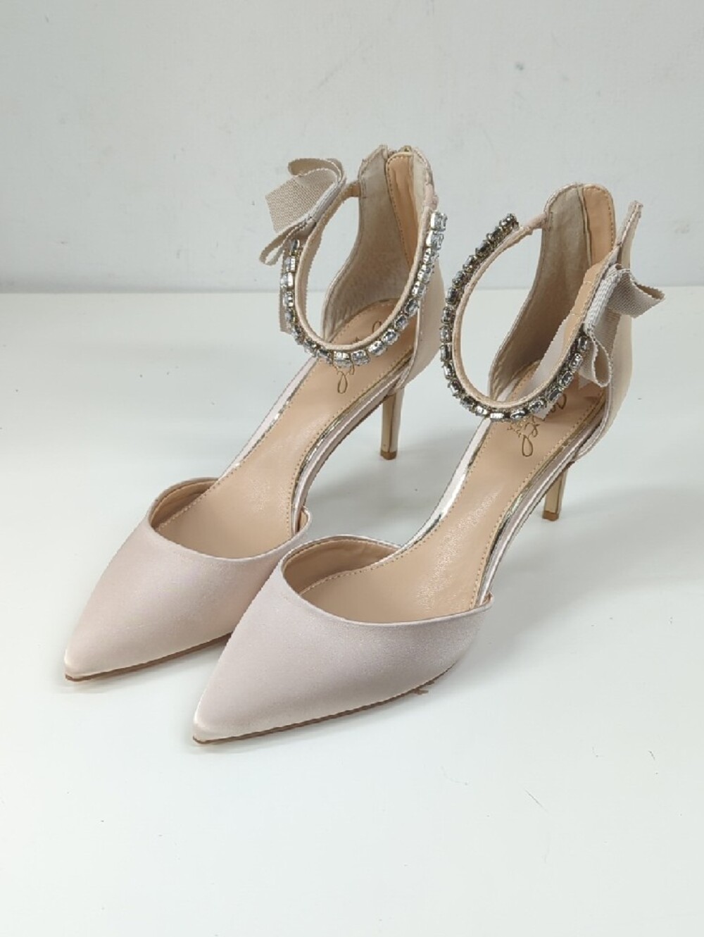Jewel Badgley Mischka Satin Pointed Toe Ankle Strap Heels in Champagne Size 8.5